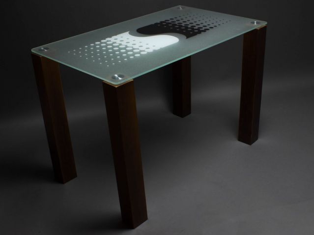 Обеденный стол Противодействие