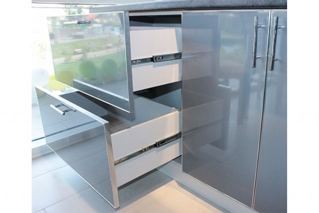 Mirror Gloss с пластиковыми фасадами