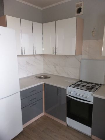 Кухня Mirror Gloss 2.2 метра с пластиковыми фасадами