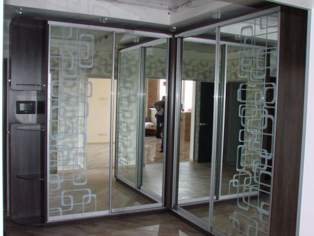 Угловой шкаф